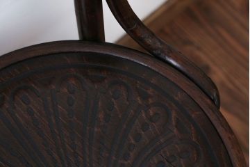 アンティーク家具　イギリスアンティーク　おしゃれなベントウッドアームチェア(トーネットチェア)