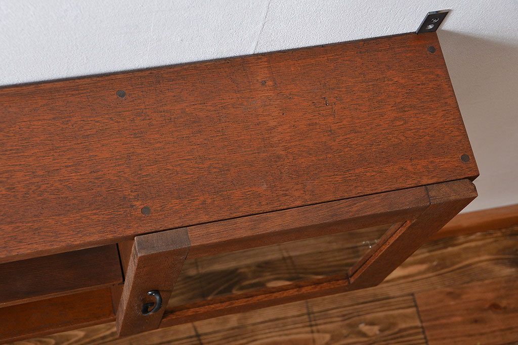 アンティーク家具　アンティーク　古い木製のお洒落な壁掛けキャビネット