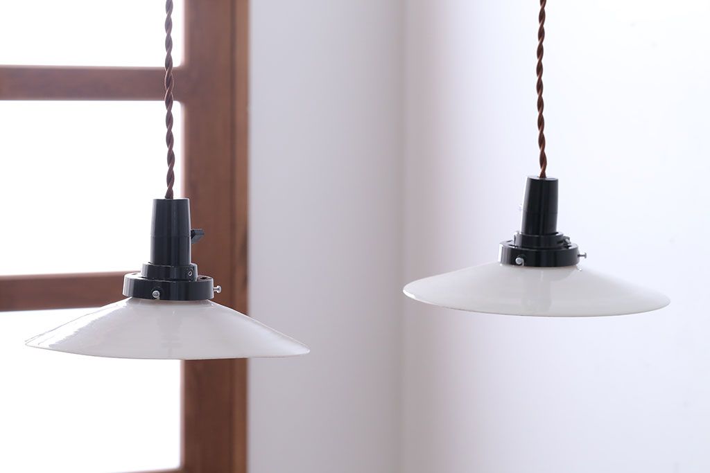 和製アンティーク　昭和レトロな白いガラス平笠照明2個セット(4)