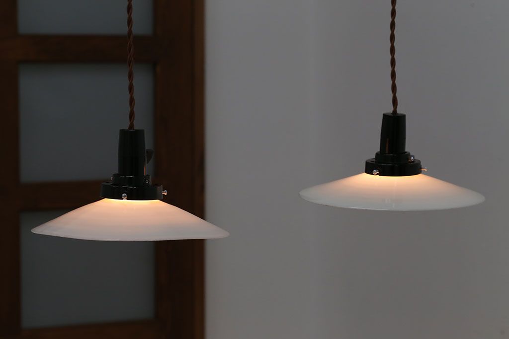 和製アンティーク　昭和レトロな白いガラス平笠照明2個セット(4)