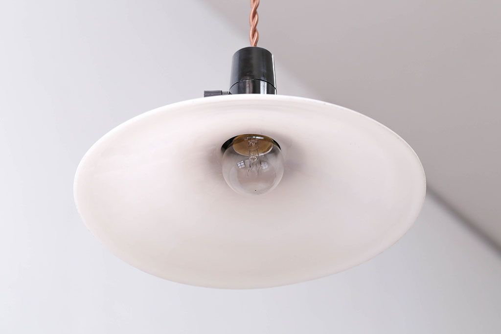 和製アンティーク　昭和レトロな白いガラス平笠照明2個セット(4)