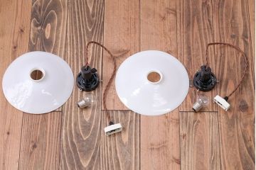 和製アンティーク　昭和レトロな白いガラス平笠照明2個セット(4)