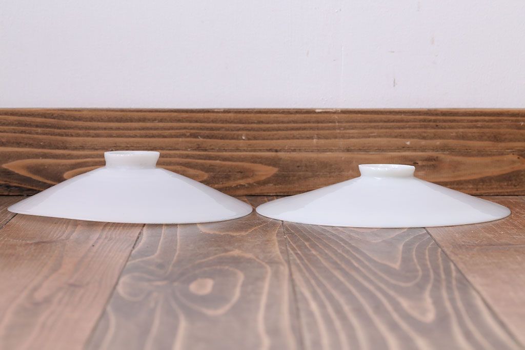 和製アンティーク　昭和レトロな白いガラス平笠照明2個セット(4)