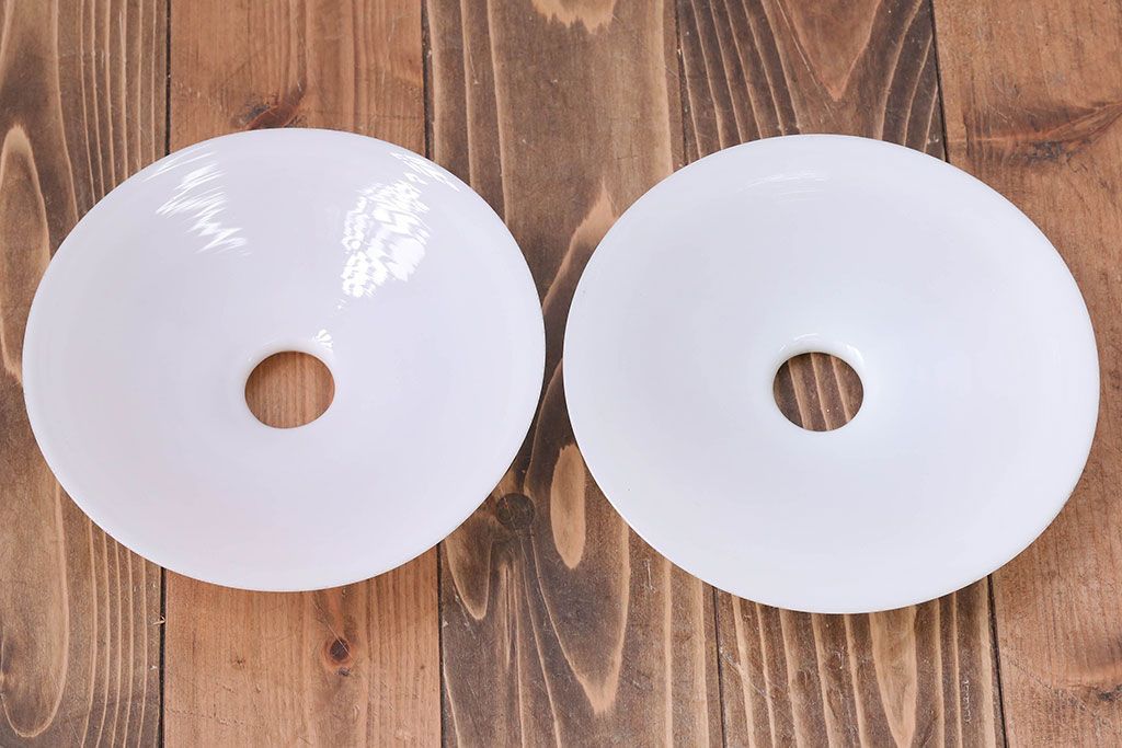 和製アンティーク　昭和レトロな白いガラス平笠照明2個セット(4)