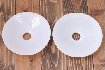 和製アンティーク　昭和レトロな白いガラス平笠照明2個セット(4)