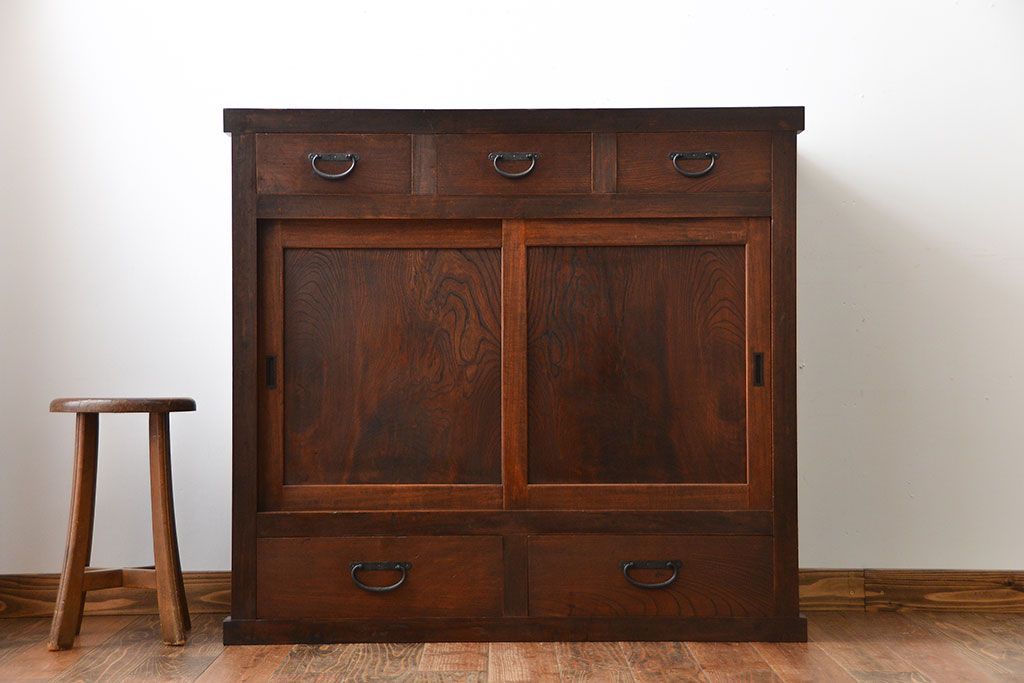 アンティーク家具　古民具・骨董　古い木製の大きな半箪笥(帳場箪笥)