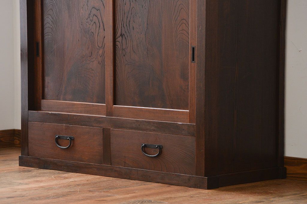 アンティーク家具　古民具・骨董　古い木製の大きな半箪笥(帳場箪笥)