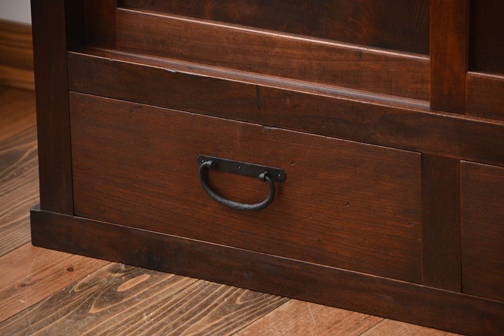 アンティーク家具　古民具・骨董　古い木製の大きな半箪笥(帳場箪笥)