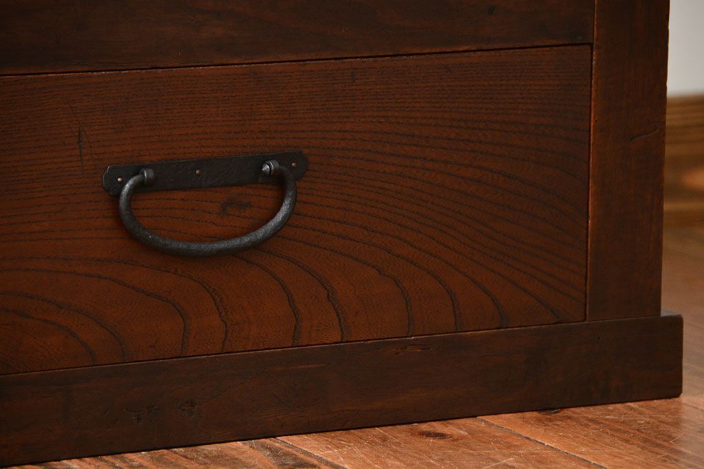 アンティーク家具　古民具・骨董　古い木製の大きな半箪笥(帳場箪笥)