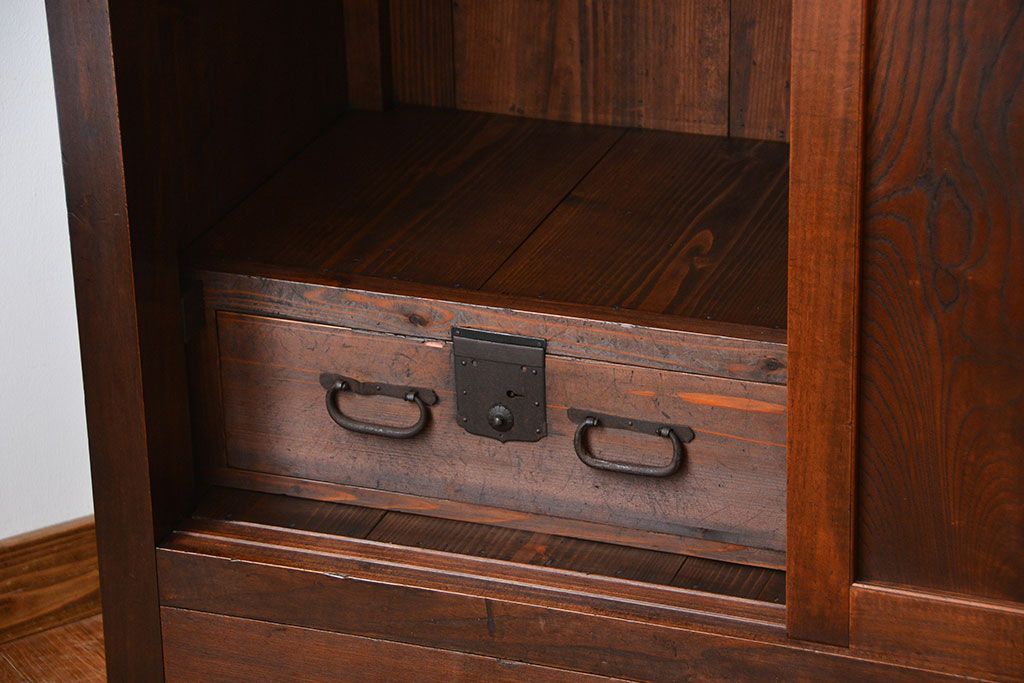 アンティーク家具　古民具・骨董　古い木製の大きな半箪笥(帳場箪笥)