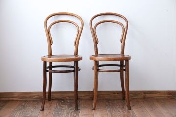 アンティーク家具　イギリスアンティーク　おしゃれなダブルループベントウッドチェア2脚セット(トーネット・バルーンバック)(1)