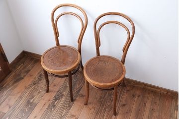 アンティーク家具　イギリスアンティーク　おしゃれなダブルループベントウッドチェア2脚セット(トーネット・バルーンバック)(1)