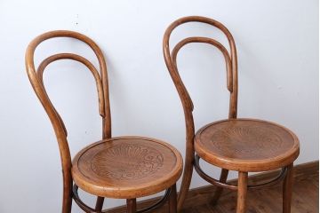 アンティーク家具　イギリスアンティーク　おしゃれなダブルループベントウッドチェア2脚セット(トーネット・バルーンバック)(1)