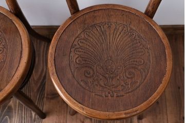 アンティーク家具　イギリスアンティーク　おしゃれなダブルループベントウッドチェア2脚セット(トーネット・バルーンバック)(1)