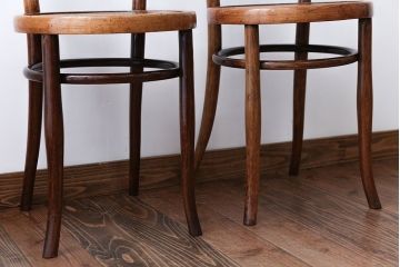 アンティーク家具　イギリスアンティーク　おしゃれなダブルループベントウッドチェア2脚セット(トーネット・バルーンバック)(1)
