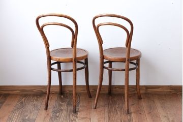 アンティーク家具　イギリスアンティーク　おしゃれなダブルループベントウッドチェア2脚セット(トーネット・バルーンバック)(1)