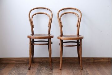 アンティーク家具　 イギリスアンティーク　おしゃれなダブルループベントウッドチェア2脚セット(トーネット・バルーンバック)(2)