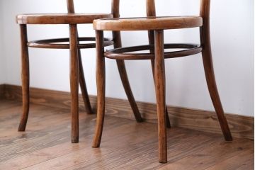 アンティーク家具　 イギリスアンティーク　おしゃれなダブルループベントウッドチェア2脚セット(トーネット・バルーンバック)(2)