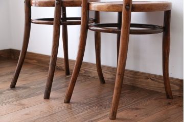 アンティーク家具　 イギリスアンティーク　おしゃれなダブルループベントウッドチェア2脚セット(トーネット・バルーンバック)(2)