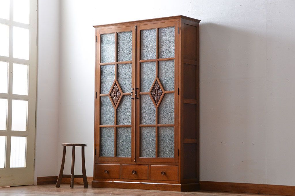 アンティーク家具　和製アンティーク　古い木製の彫刻が美しい大きな高級本箱(1)