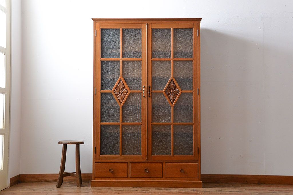 アンティーク家具　和製アンティーク　古い木製の彫刻が美しい大きな高級本箱(1)