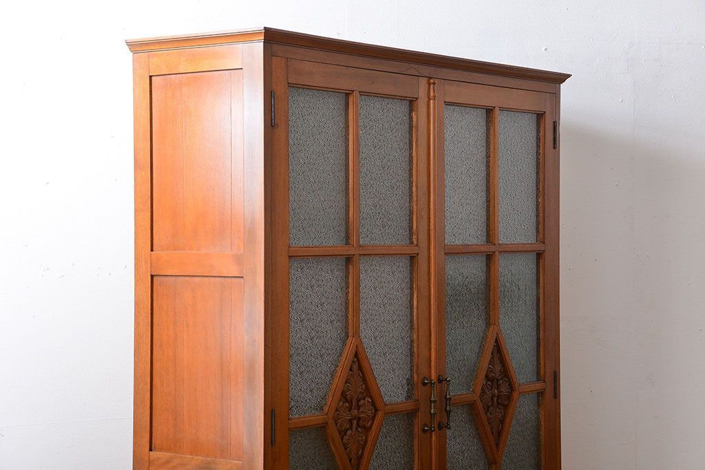 アンティーク家具　和製アンティーク　古い木製の彫刻が美しい大きな高級本箱(1)