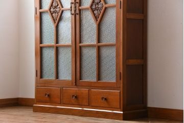 アンティーク家具　和製アンティーク　古い木製の彫刻が美しい大きな高級本箱(1)