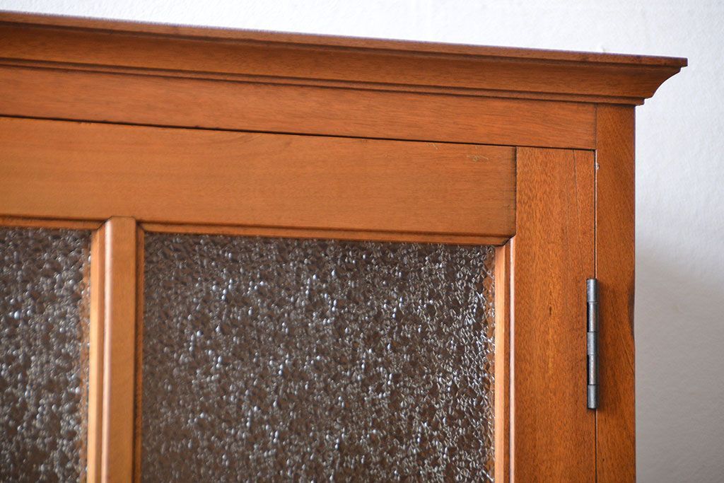 アンティーク家具　和製アンティーク　古い木製の彫刻が美しい大きな高級本箱(1)