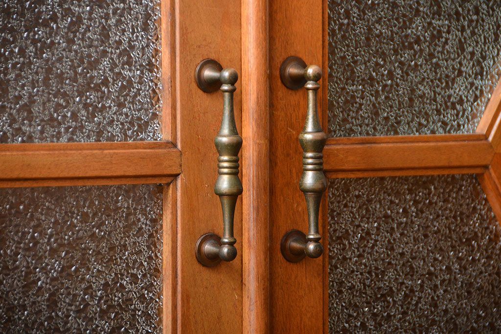 アンティーク家具　和製アンティーク　古い木製の彫刻が美しい大きな高級本箱(1)