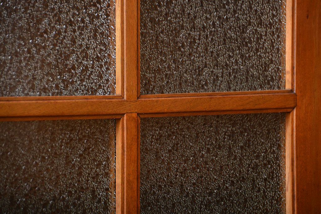 アンティーク家具　和製アンティーク　古い木製の彫刻が美しい大きな高級本箱(1)