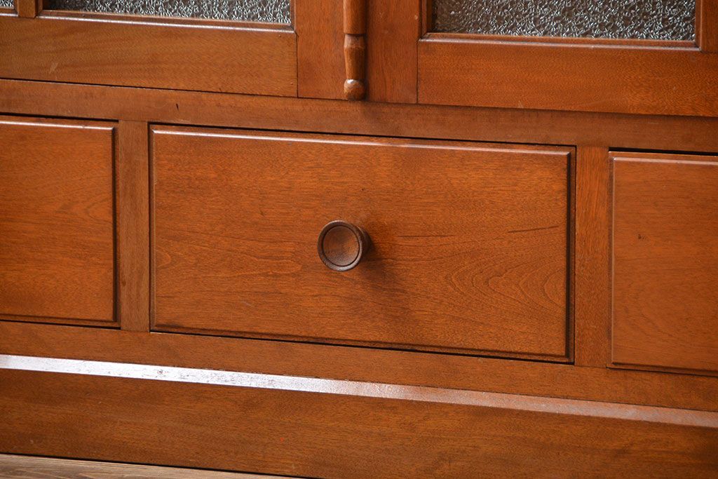 アンティーク家具　和製アンティーク　古い木製の彫刻が美しい大きな高級本箱(1)