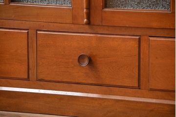 アンティーク家具　和製アンティーク　古い木製の彫刻が美しい大きな高級本箱(1)