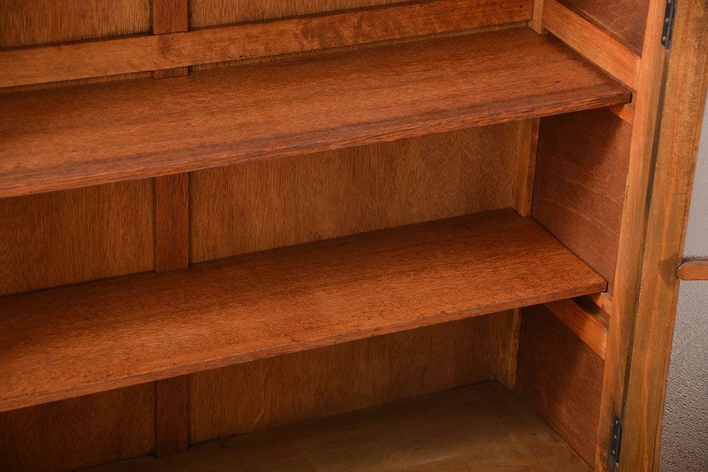 アンティーク家具　和製アンティーク　古い木製の彫刻が美しい大きな高級本箱(1)