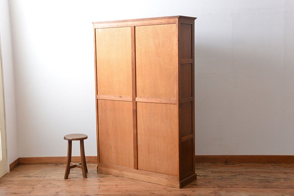 アンティーク家具　和製アンティーク　古い木製の彫刻が美しい大きな高級本箱(1)