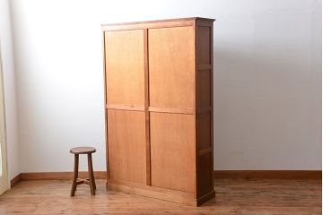 アンティーク家具　和製アンティーク　古い木製の彫刻が美しい大きな高級本箱(1)