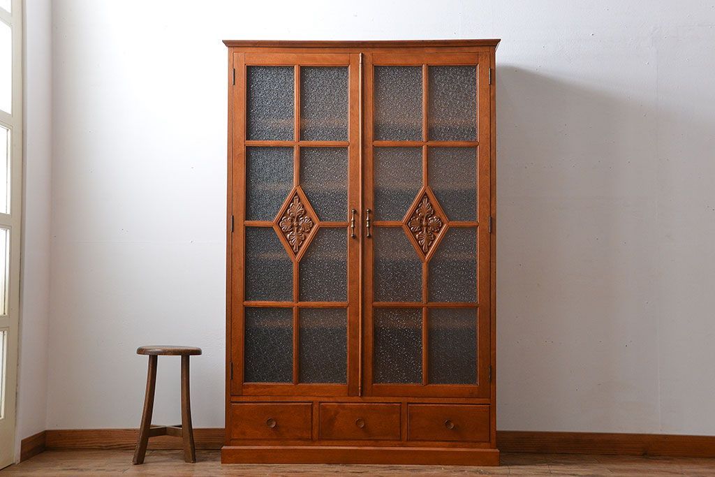 アンティーク家具　和製アンティーク　古い木製の彫刻が美しい大きな高級本箱(2)