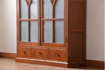 アンティーク家具　和製アンティーク　古い木製の彫刻が美しい大きな高級本箱(2)