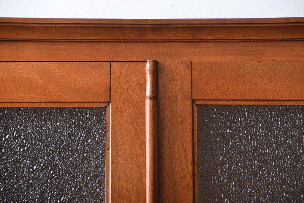 アンティーク家具　和製アンティーク　古い木製の彫刻が美しい大きな高級本箱(2)