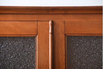 アンティーク家具　和製アンティーク　古い木製の彫刻が美しい大きな高級本箱(2)