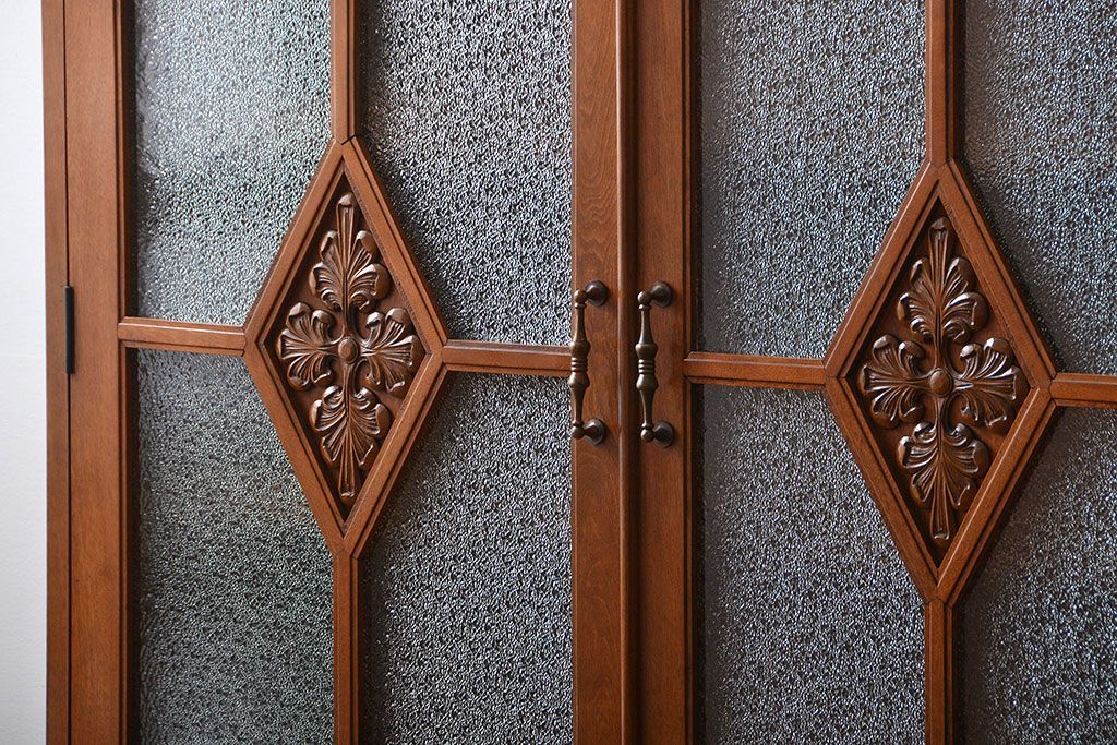 アンティーク家具　和製アンティーク　古い木製の彫刻が美しい大きな高級本箱(2)