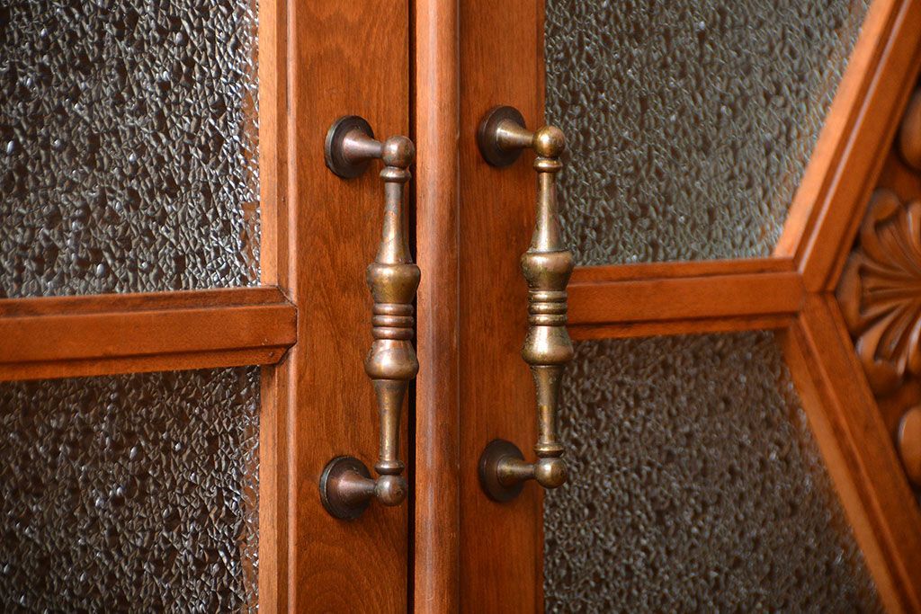 アンティーク家具　和製アンティーク　古い木製の彫刻が美しい大きな高級本箱(2)