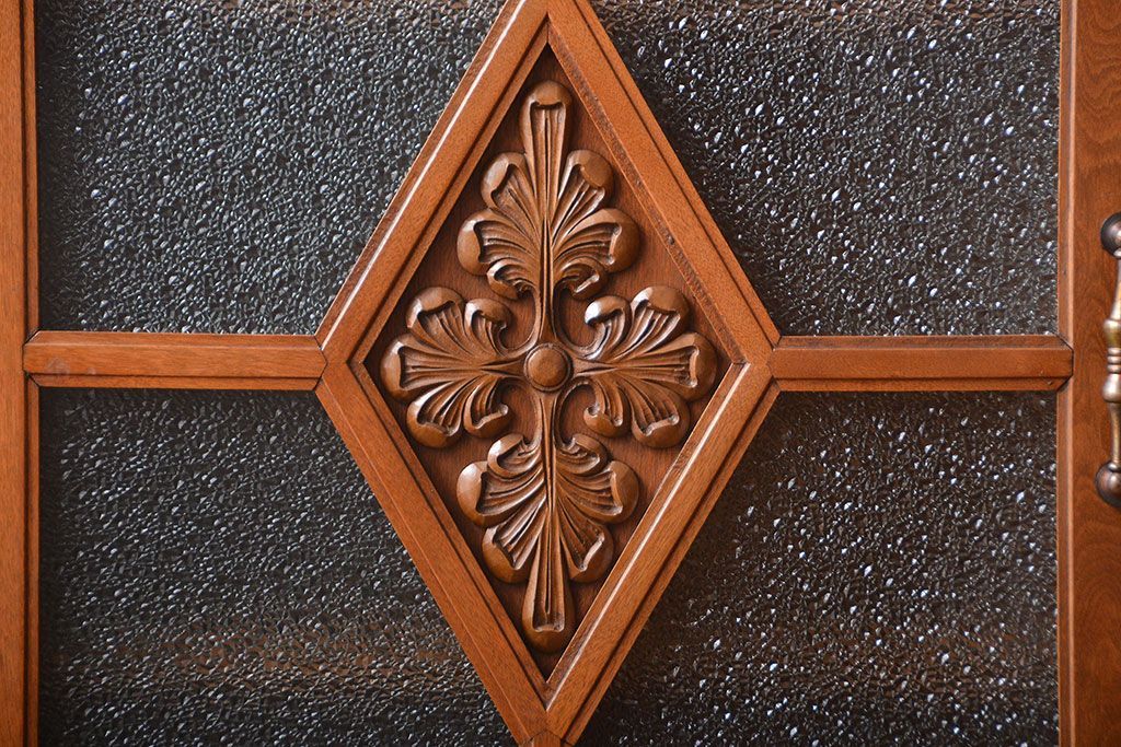 アンティーク家具　和製アンティーク　古い木製の彫刻が美しい大きな高級本箱(2)