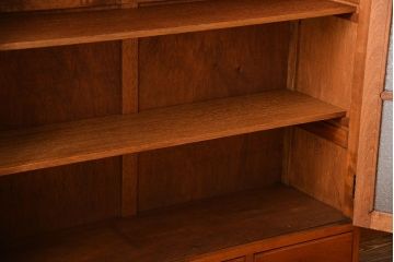 アンティーク家具　和製アンティーク　古い木製の彫刻が美しい大きな高級本箱(2)