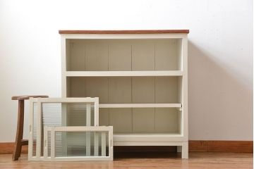 アンティーク家具　アンティーク　モールガラス入り!脚付きペイントキッチンサイドボード