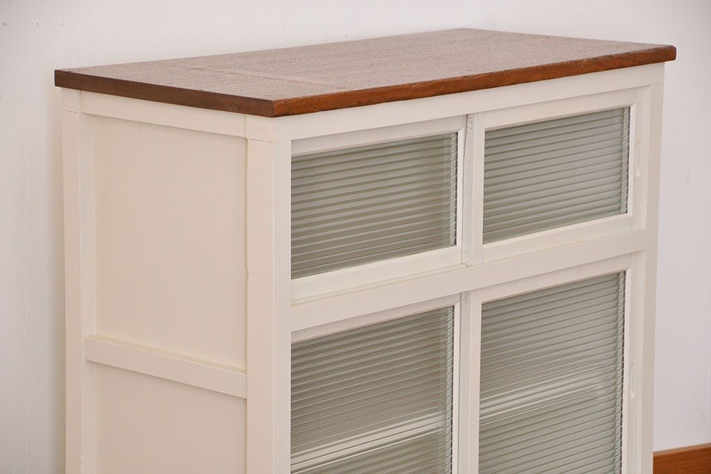 アンティーク家具　アンティーク　モールガラス入り!脚付きペイントキッチンサイドボード