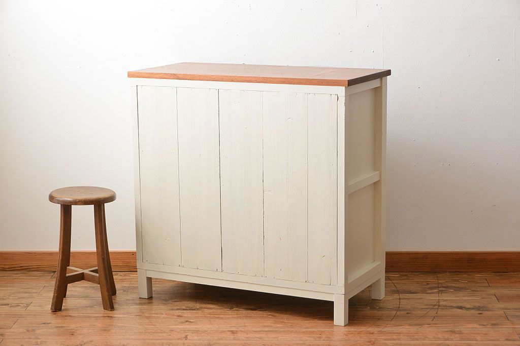 アンティーク家具　アンティーク　モールガラス入り!脚付きペイントキッチンサイドボード