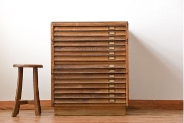 レトロ家具　昭和レトロ　ネームプレート付き!古い文房具店の木製引き出し