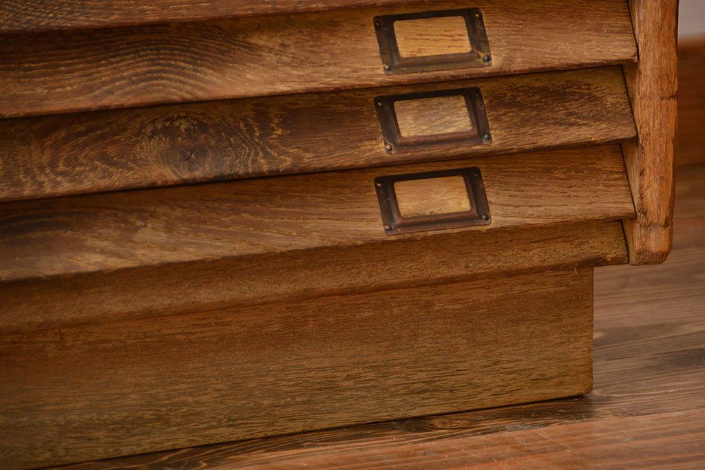 レトロ家具　昭和レトロ　ネームプレート付き!古い文房具店の木製引き出し