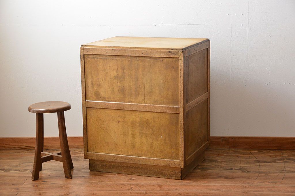 レトロ家具　昭和レトロ　ネームプレート付き!古い文房具店の木製引き出し