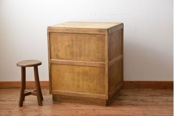 レトロ家具　昭和レトロ　ネームプレート付き!古い文房具店の木製引き出し